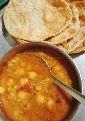 छोले पूरी (chole poori recipe in Hindi) रेसिपी मुख्य फोटो