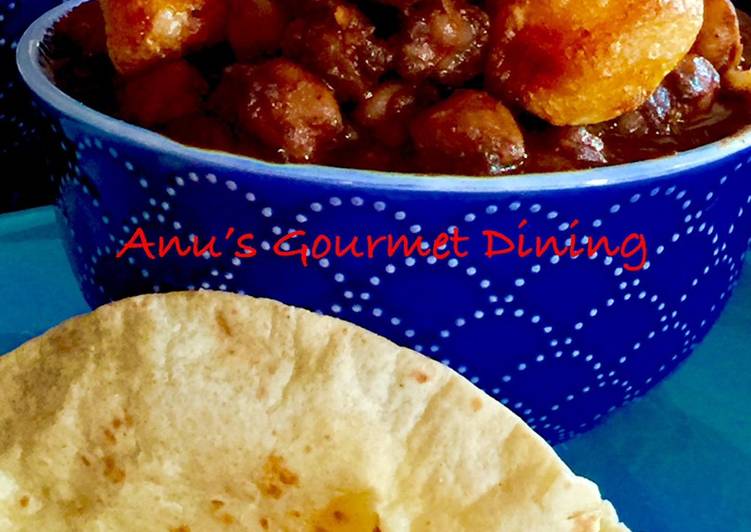 Chole-Aaloo/Chickpeas &amp; Mini Potatoes With Roti