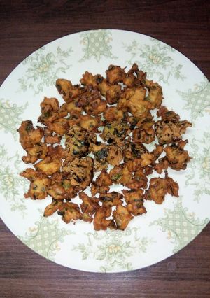 A picture of Spring Onion Pakoda (Pakora).