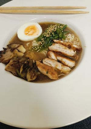 Foto principal de Ramen con Pollo y Setas 🥢