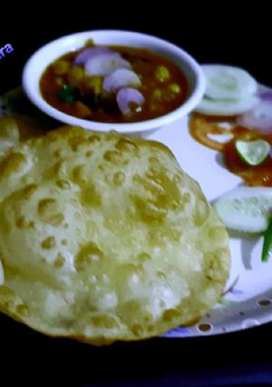 छोले भटूरे। रेसिपी मुख्य फोटो