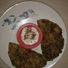 A picture of Paratha stuffed with bathua aaloo.