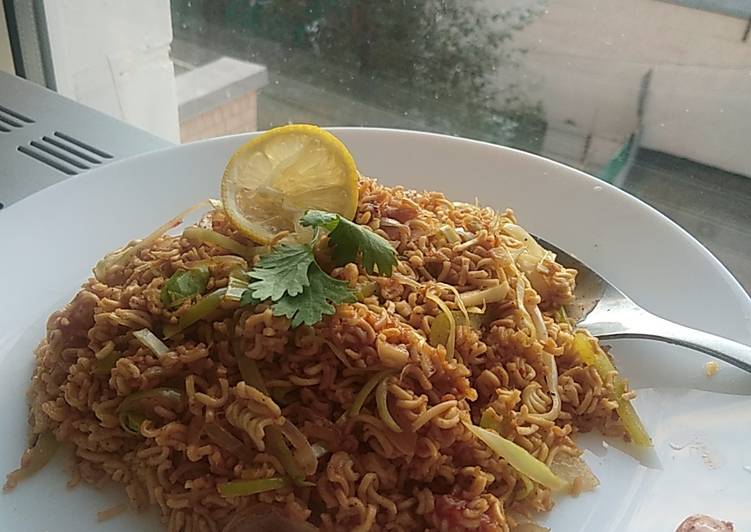 Recipe of Super Quick Homemade Indo chinese maggi bhel.when u want bhel try this one