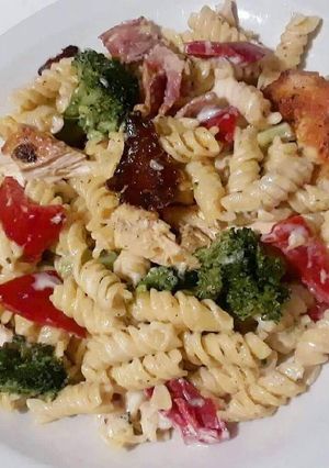 A picture of Chicken broccoli Alfredo Pasta.