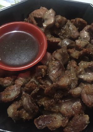 A picture of Fried gizzard with vinegar dip.