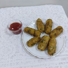 A picture of Semolina and potato cutlets.