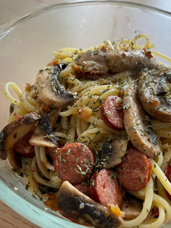Foto resep Pasta fetuccini aglio olio jamur sosis