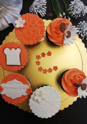 A picture of Cookpad customized cupcakes.