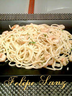 Una foto de Espaguetis con gambas al ajillo