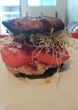 Una foto de Hamburguesas de pollo con portobello