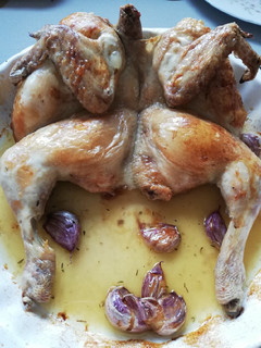 Una foto de Pollo al horno con finas hierbas 🌿