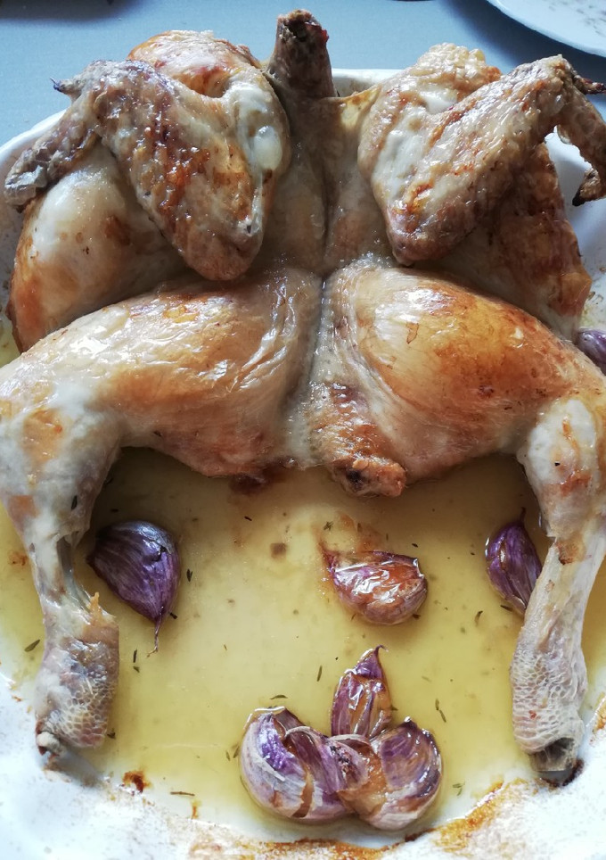 Una foto de Pollo al horno con finas hierbas 🌿