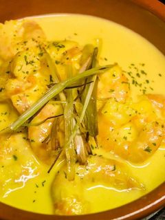 Una foto de Gambas al puerro