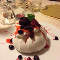 Una foto de Mini Pavlova de frutos rojos y Mascarpone