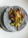 Quesadillas de flor de calabaza con hongos