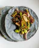 Quesadillas de flor de calabaza con hongos