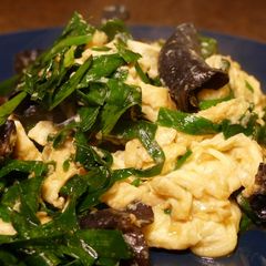 A picture of 【Fluffy Scrambled Eggs】with Garlic Chive & Mushroom.