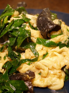 A picture of 【Fluffy Scrambled Eggs】with Garlic Chive & Mushroom.
