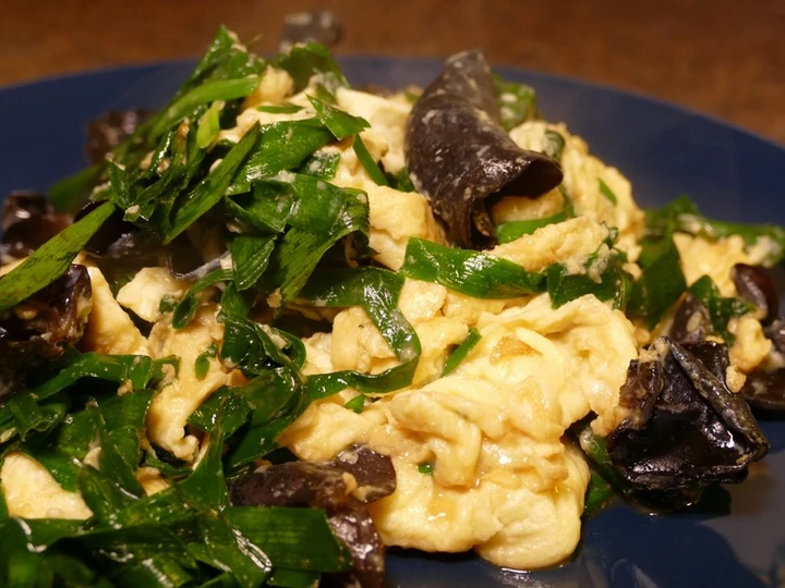 Easy Steps Prepare Recipes 【Fluffy Scrambled Eggs】with Garlic Chive &amp;amp; Mushroom the Perfect Appealing.