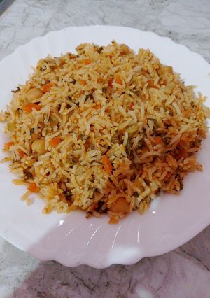 صورة لوصفة 🍲 أرز مفوّر بالخضر والدجاج