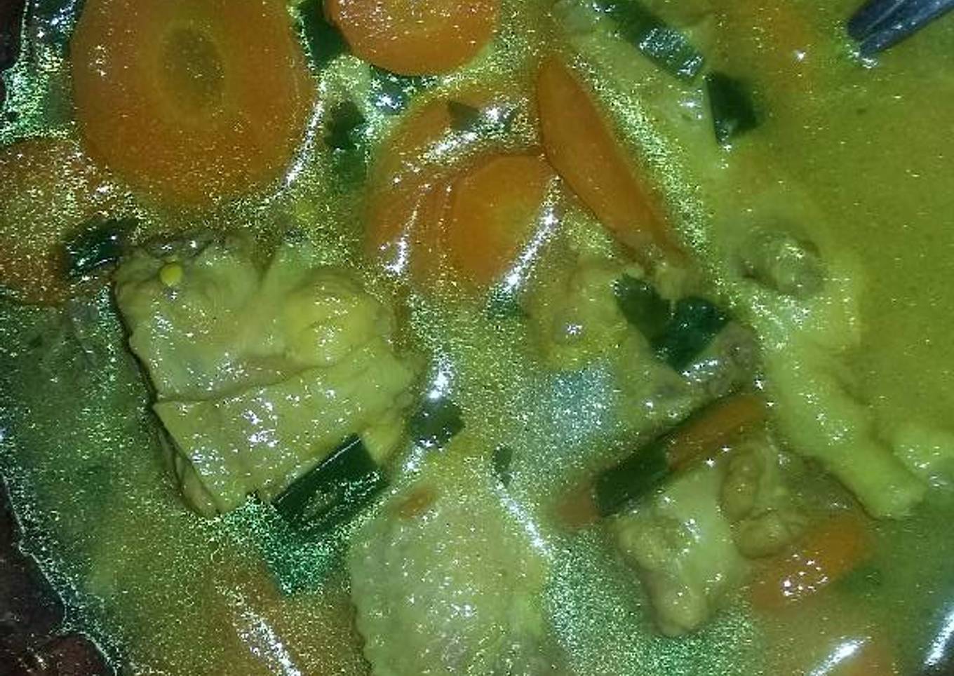 Sop wortel ayam kuning