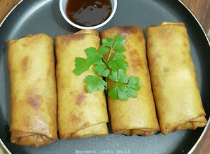 A picture of Spring Rolls with Homemade Spring Roll Wrappers.