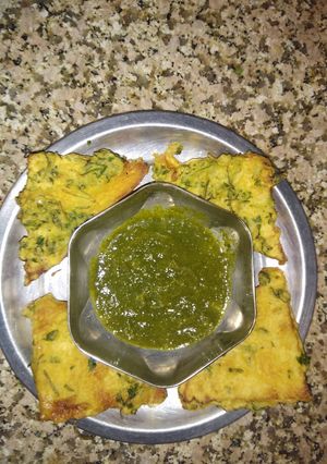 A picture of Bread pakoda.