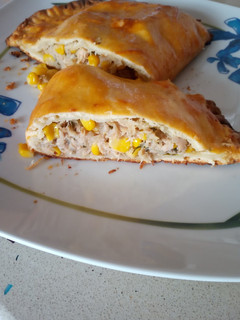 Una foto de Empanada de atún con masa casera