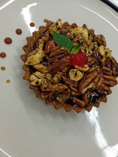 Una foto de Tarta de frutas y crema pastelera (vegana)🌰🥜🥥🥧