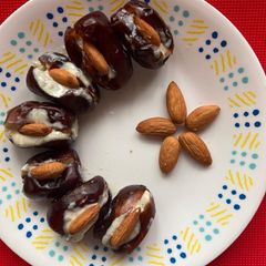 A picture of Stuffed Date with almonds.