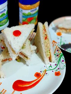 वेज मेयो ब्रेड सैंडविच(veg mayo bread sandwich recipe in hindi) रेसिपी मुख्य फोटो