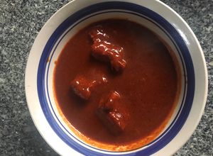 Una foto de Costilla de puerco en salsa roja