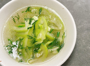 Hình của món Canh bầu nấu thì là.