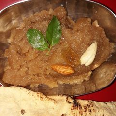 A picture of Wheat flour Halwa (sheera).
