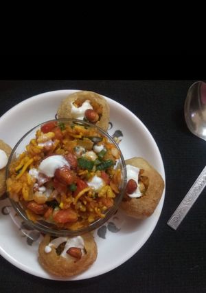 A picture of Bhel puri.