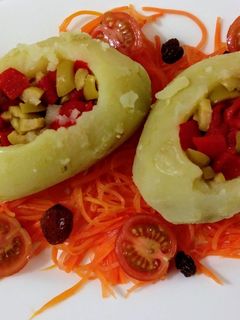 Una foto de Ensalada de patata rellena