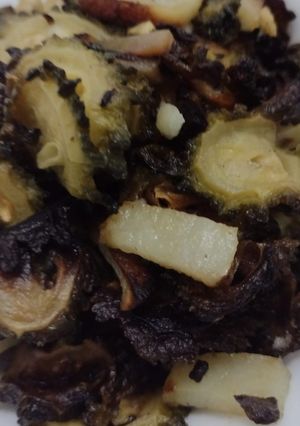 উচ্ছে আলু ভাজা(uchche aloo bhaja recipe in Bengali) রেসিপির প্রধান ছবি