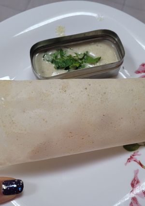 A picture of Plain dosa with white chutney.