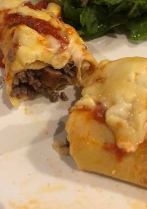 Una foto de Panqueque Relleno con Carne molida Salchicha!!