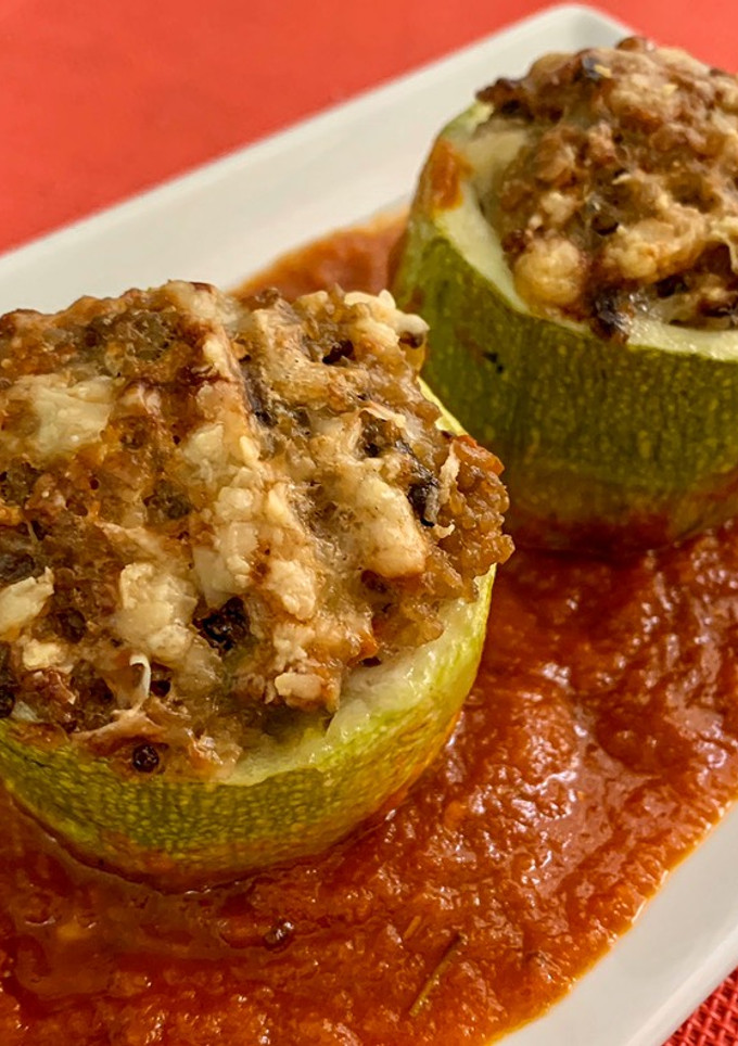 Una foto de Calabacines rellenos de quinoa y verduritas