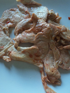 Una foto de Pechugas de pollo rancheras marinadas con chile en polvo y mezcal a la mexicana