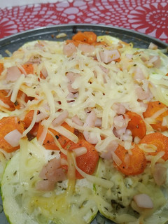 Una foto de Revuelto de verduras con jamón York y queso