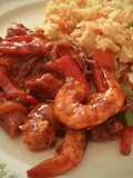 Chop suey de pollo y langostinos