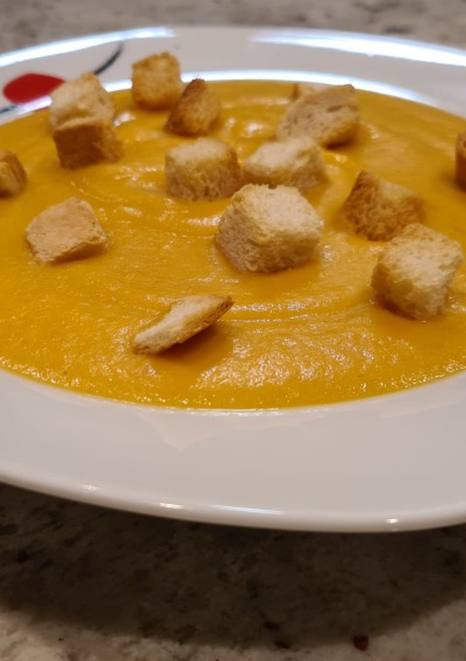 Una foto de Crema de nabo, puerros y zanahorias