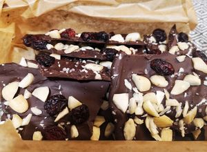 Foto de Chocolates com Amêndoas, Arandos e Flor de sal