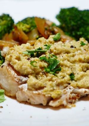 Una foto de Pescado con brócoli y tapenade!!