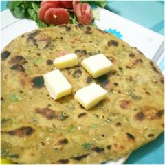A picture of Methi paratha.