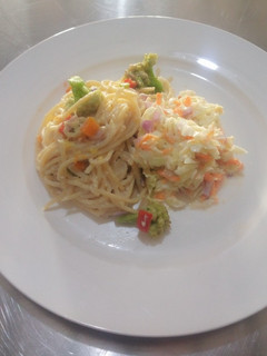 A picture of Spaghetti cabonera with Broccoli and a Winter Slaw...