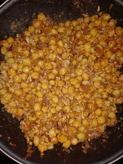 Una foto de Garbanzos con carne picada