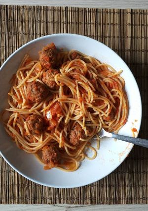 Una foto de Espaguetis con albóndigas
